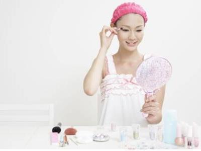 女生敷面膜的正確方法，女生美容的面膜護膚訣竅