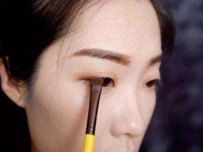 女生眼皮腫的原因，五個(gè)方法幫你解除腫眼皮的困擾