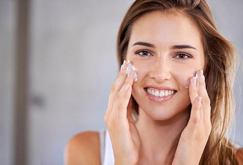 精華水和爽膚水的區別是什么？精華水能夠代替爽膚水嗎？