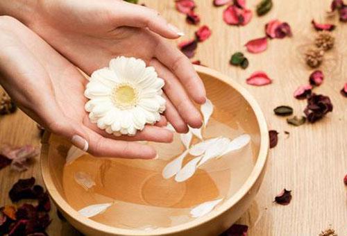 教你自制3種護(hù)手霜潤膚防裂 省錢又實(shí)用！