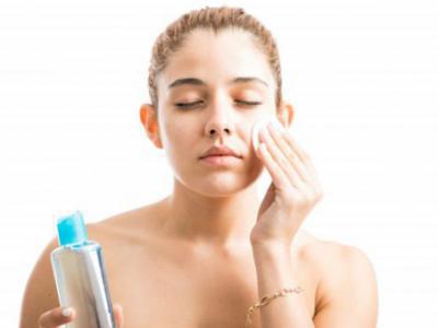 精華水和爽膚水的區(qū)別是什么？精華水能夠代替爽膚水嗎？