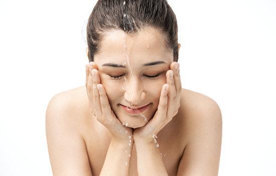 用熱水洗臉可以殺螨蟲嗎 去除面部螨蟲的方法