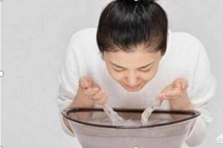 每天用鹽洗臉有什么好處 四個優點做到臉部清潔