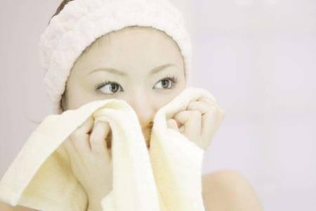白醋洗臉的四個好處，用白醋洗臉的正確清潔方法