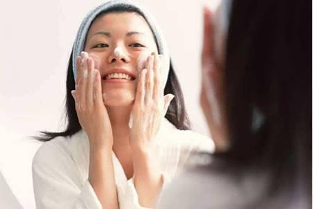 白醋洗臉的四個好處，用白醋洗臉的正確清潔方法