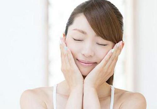 女人經常熬夜要如何保養? 做到這4點肌膚重煥光彩!-易網健康<a href=http://m.henggaotouzi.com/jkys/ target=_blank class=infotextkey>養生</a>網 女人經常熬夜要如何保養? 做到這4點肌膚重煥光彩!