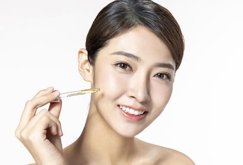 面霜和眼霜的使用順序 眼霜怎么使用