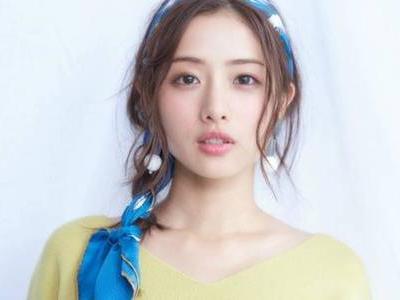 網絡語卡粉是什么意思？女生化妝總是卡粉的四大原因