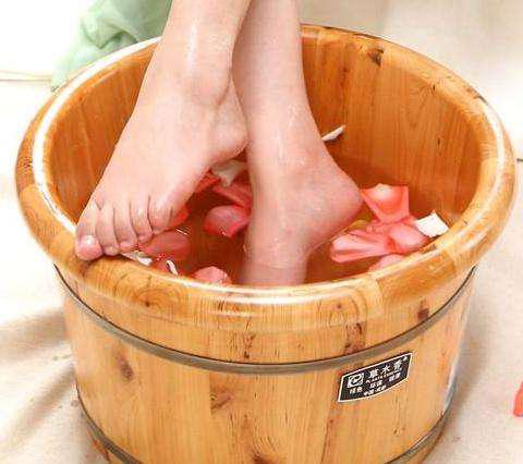 用醋泡腳有什么好處，養(yǎng)護肌膚！