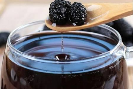 桑葚干的功效與作用，女生常吃桑葚黑發抗老更年輕