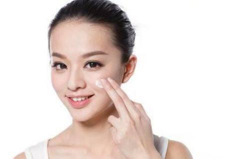 護(hù)膚知識(shí)大全：孕期護(hù)膚品怎么選？五種產(chǎn)品要慎用