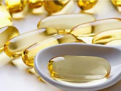 用維e擦臉半年后的變化，維生素e護膚美容功效強大