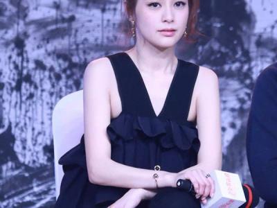 看起來毫不費力的少女感， 離不開“黑精靈”的雕琢