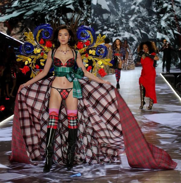 維密天使視覺盛宴 又仙又欲又酷的美好肉體是怎樣煉成的？