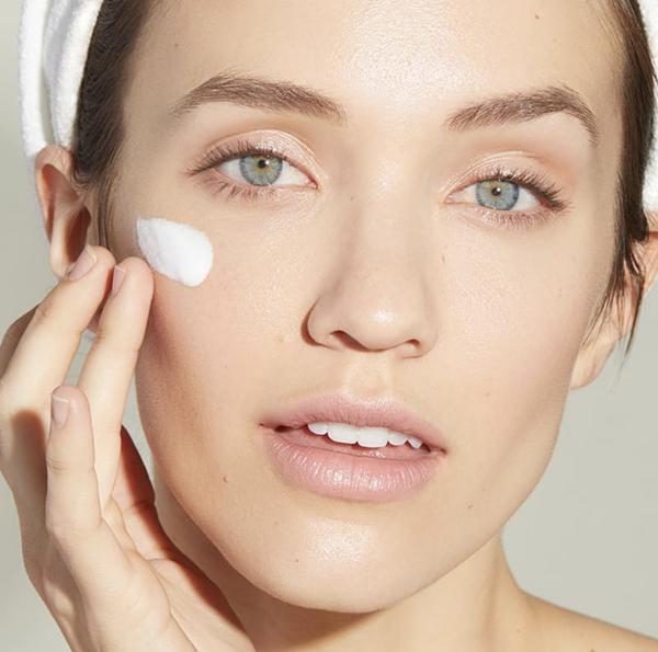 剛上妝就變沙漠肌？你和水感肌只差一瓶乳液的距離