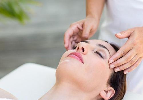 油性皮膚用什么護膚品 油性肌膚夏季如何護膚-易網健康養生網 油性皮膚用什么護膚品 油性肌膚夏季如何護膚