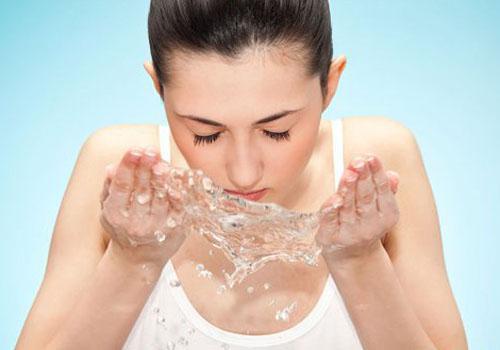 油性皮膚用什么護膚品 油性肌膚夏季如何護膚-易網健康養生網 油性皮膚用什么護膚品 油性肌膚夏季如何護膚