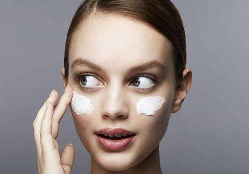 正確的護膚步驟是什么 7個步驟你最對了嗎-易網健康養生網 正確的護膚步驟是什么 7個步驟你最對了嗎