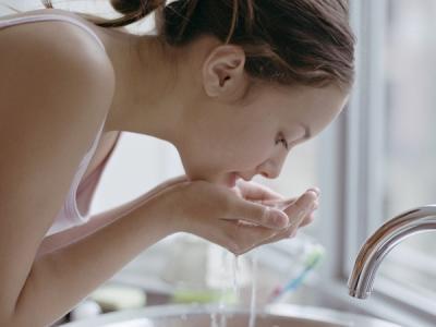 還在羨慕她的牛奶肌嗎？先解決你的毛孔粗大吧！