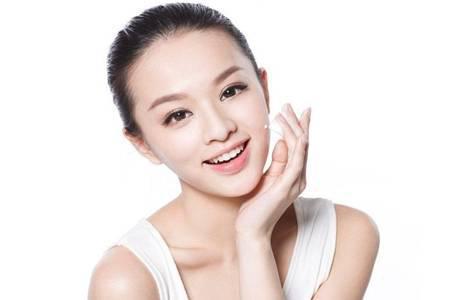 女性面部脂溢性皮炎怎么治，臉上出油多長(zhǎng)痘注意六件事情