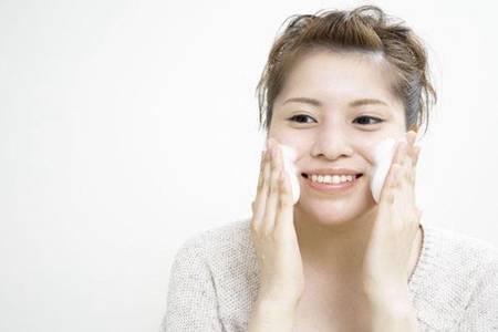 臉上長(zhǎng)痘痘的七個(gè)原因，夏天臉上出油長(zhǎng)痘元兇找到了