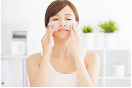 臉上長(zhǎng)痘痘的七個(gè)原因，夏天臉上出油長(zhǎng)痘元兇找到了