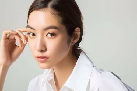 臉腫是什么原因引起的，女生早上起來臉腫怎么辦