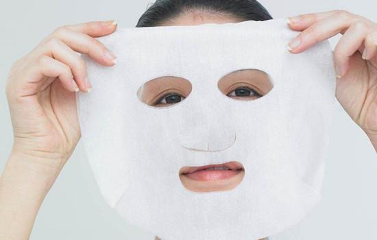 先去角質(zhì)還是先敷面膜 去完角質(zhì)后多久敷面膜-易網(wǎng)<a href=http://m.henggaotouzi.com/ target=_blank class=infotextkey>健康養(yǎng)生</a>網(wǎng) 先去角質(zhì)還是先敷面膜 去完角質(zhì)后多久敷面膜