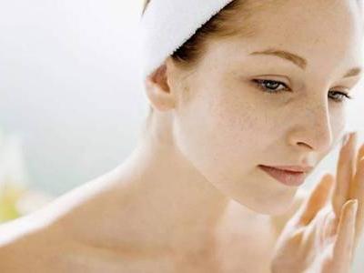 皮膚過敏癥怎么治除根，女生臉上紅腫過敏的緩解方法