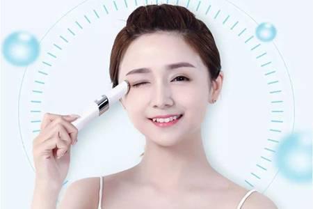 眼袋重是什么原因造成的，女性快速去除眼袋的四個(gè)方法