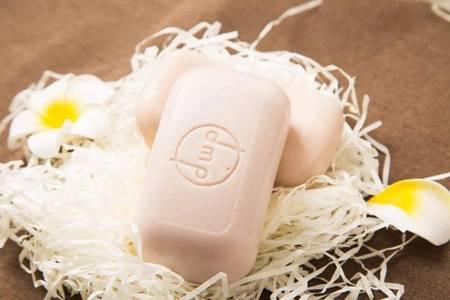 雞皮膚的四大形成原因，如何消除雞皮膚光滑肌膚