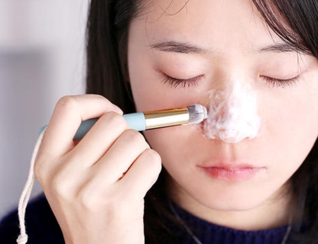 鼻子粉刺黑頭要注意什么？如何正確清理鼻子上的黑頭？