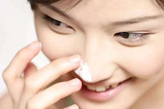 鼻子粉刺黑頭要注意什么？如何正確清理鼻子上的黑頭？