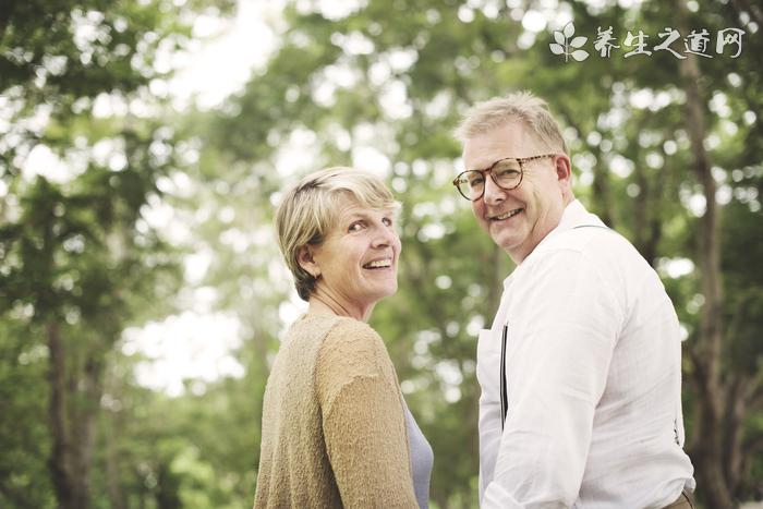 蘇炳添跟夫人從校服到婚紗 兩人愛情長跑十幾年