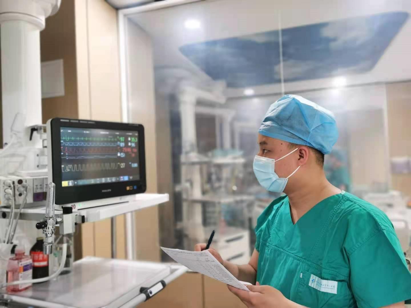 誰在承載生命之重：護士節，傾聽白衣天使們的“心聲”