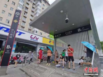 官方一周內多次強調非常情況下，地鐵該停就停