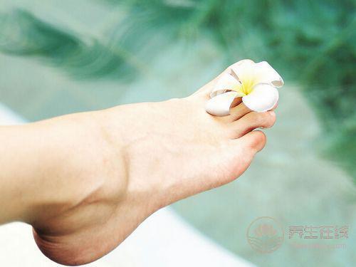 <a href=http://m.henggaotouzi.com/tags-秋季養(yǎng)生.html target=_blank class=infotextkey>秋季養(yǎng)生</a>泡腳需要知道這些禁忌