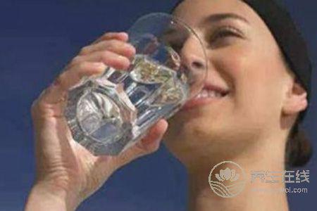 夏季該怎樣進行臉部皮膚保養?