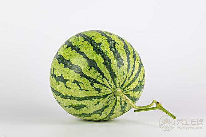 夏天吃西瓜是很爽，但這些事項還是得留心