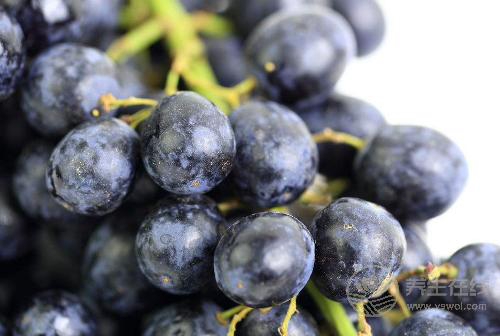 立秋之后葡萄熟了，但別亂吃，不同顏色的葡萄作用不同