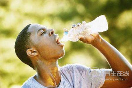 為什么秋季皮膚容易起皮? 為什么秋季皮膚容易起皮?