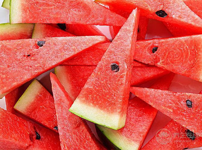 夏天吃西瓜是很爽，但這些事項還是得留心
