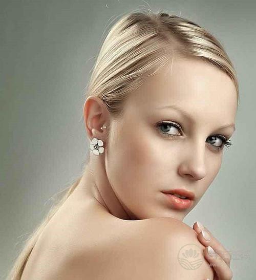 夏天怎么預(yù)防皮膚曬黑,皮膚曬黑了怎么辦