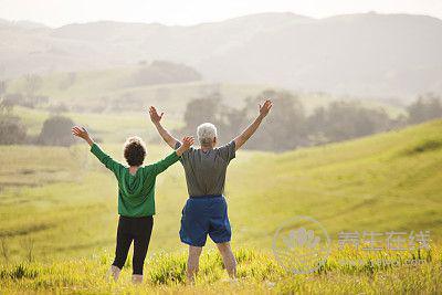老人夏季消暑喝什么？試試4個(gè)食療方