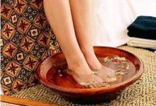 秋季泡腳妙招，學起來，勝過補藥