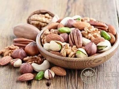 秋季皮膚干燥長痘怎么辦?皮膚干燥危害有哪些?