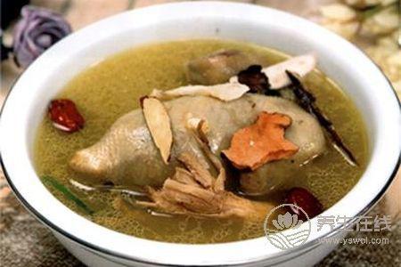 霜降養(yǎng)生食材有哪些?霜降吃白果燉烏雞好嗎?