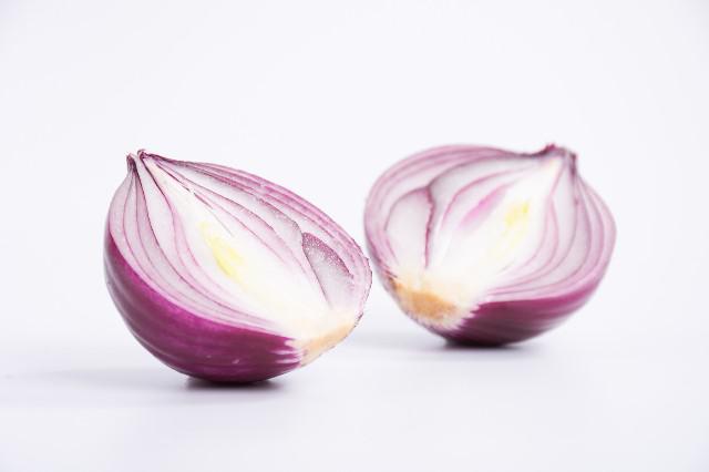 房間里放洋蔥能殺菌嗎?你還在做無用功嗎?-易網健康養生網 房間里放洋蔥能殺菌嗎?你還在做無用功嗎?