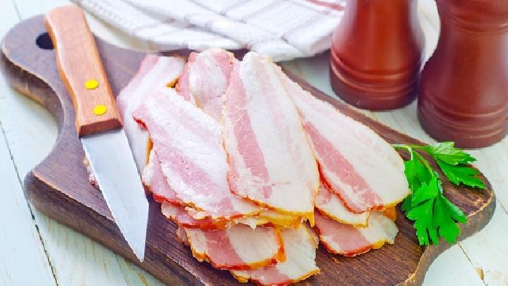 口腔潰瘍患者該多吃哪些食物 口腔潰瘍患者不能吃4種食物-易網(wǎng)<a href=http://m.henggaotouzi.com/ target=_blank class=infotextkey>健康養(yǎng)生</a>網(wǎng) 口腔潰瘍患者該多吃哪些食物 口腔潰瘍患者不能吃4種食物