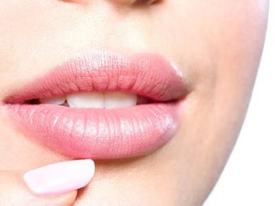 冬天嘴唇干裂流血？4個原因快來看